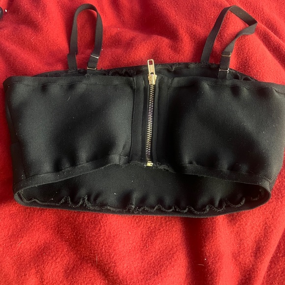 FASHION NOVA black crop top with gold zipper in the back, size medium - Picture 2 of 3